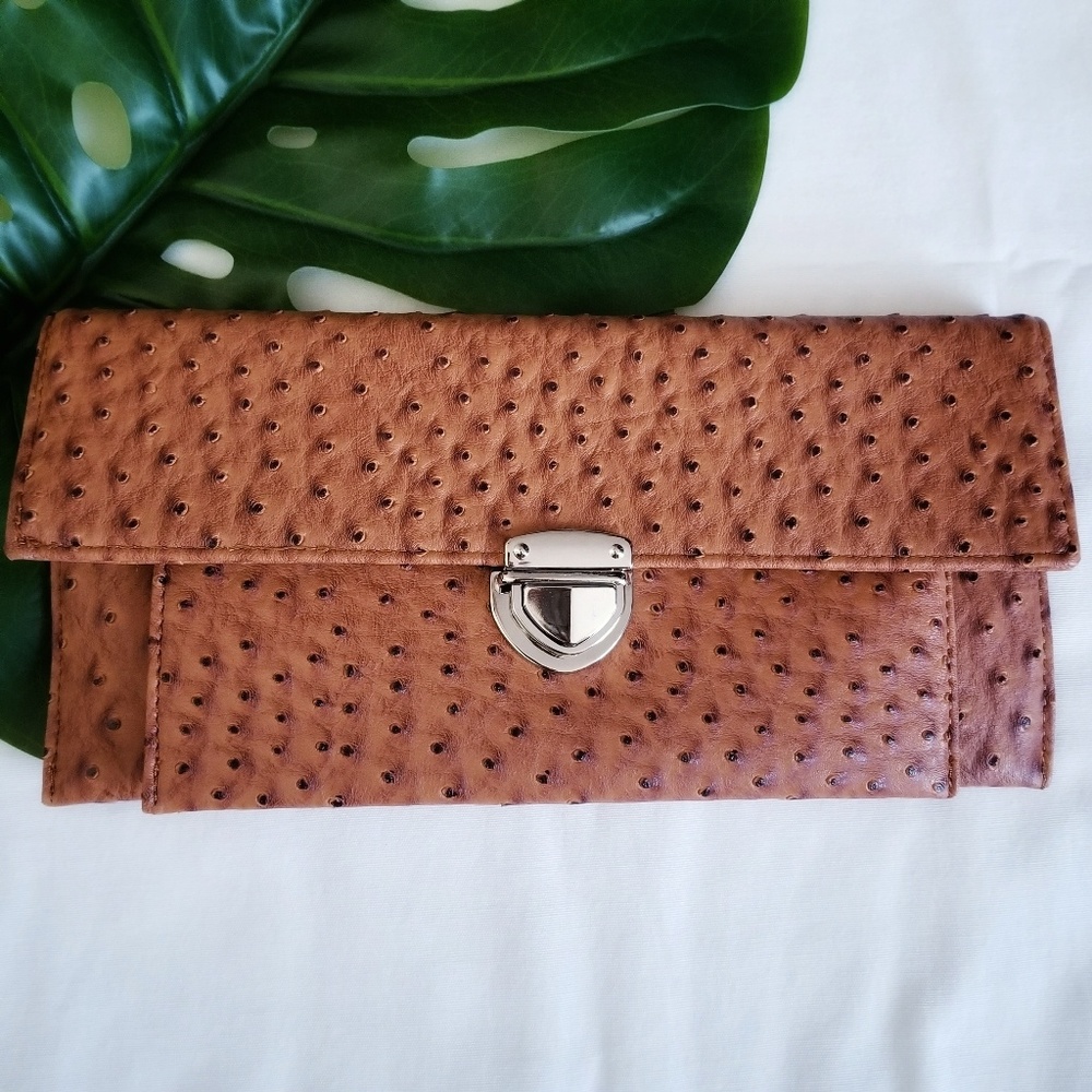 NWT • Alligator Envelope Clutch